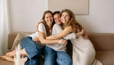 آغوش گرفتن؛ عادت کوچکی که سلامت روان را متحول می‌کند