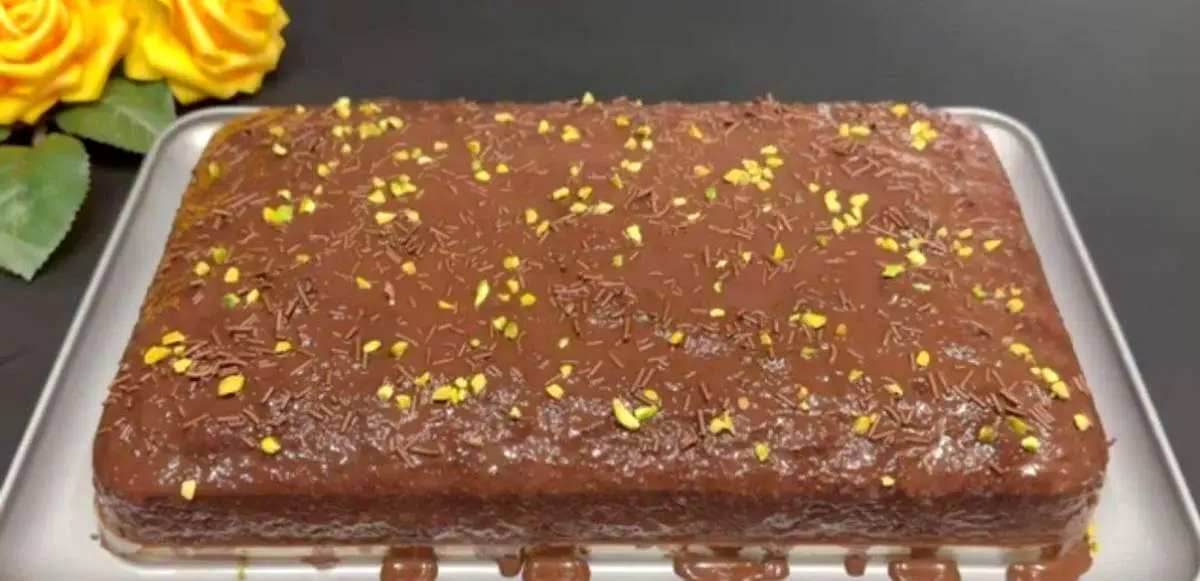 روش پخت لذیذترین کیک خیس با گاناش شکلاتی+ فیلم / طرز تهیه کیک خیس شکلاتی با بافت لطیف