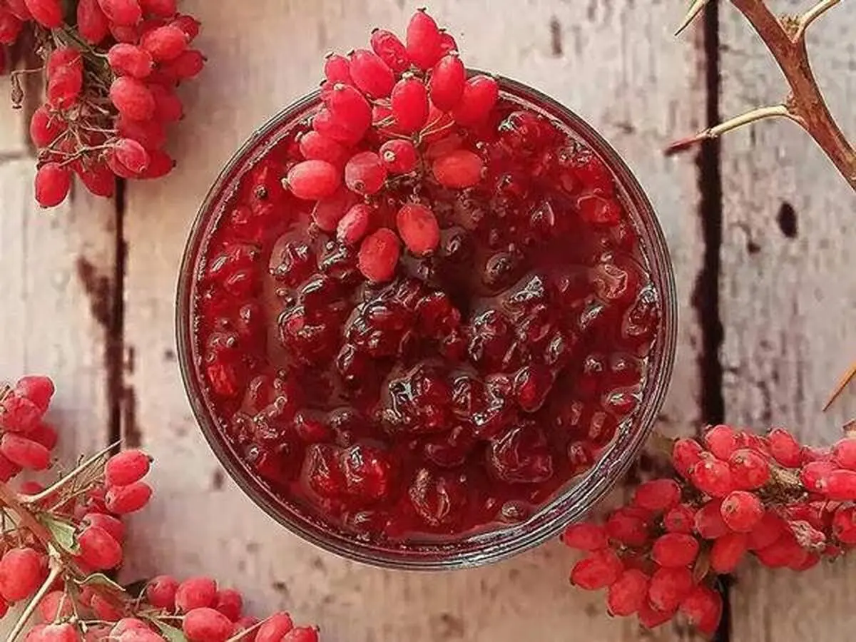 طرز تهیه مربای زرشک تازه با رنگ یاقوتی و طعم ترش‌وشیرین