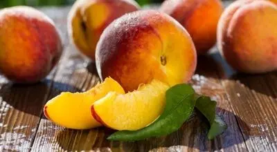 آیا افراد مبتلا به دیابت می‌توانند هلو بخورند؟