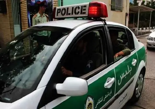 ماجرای برهنه شدن یک زن روی خودروی نیروی انتظامی در مشهد چه بود؟ + فیلم