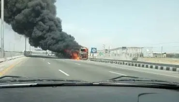  آتش‌سوزی گسترده و وحشتناک در حاشیه اتوبان قم - تهران+فیلم