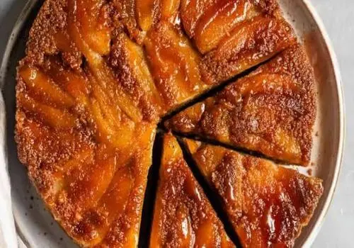 طرز تهیه کیک سیب ایتالیایی با بافتی نرم و اسفنجی