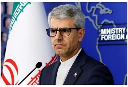 طعنه طنزآمیز بقائی به تناقض آمریکا درباره بودجه نظامی