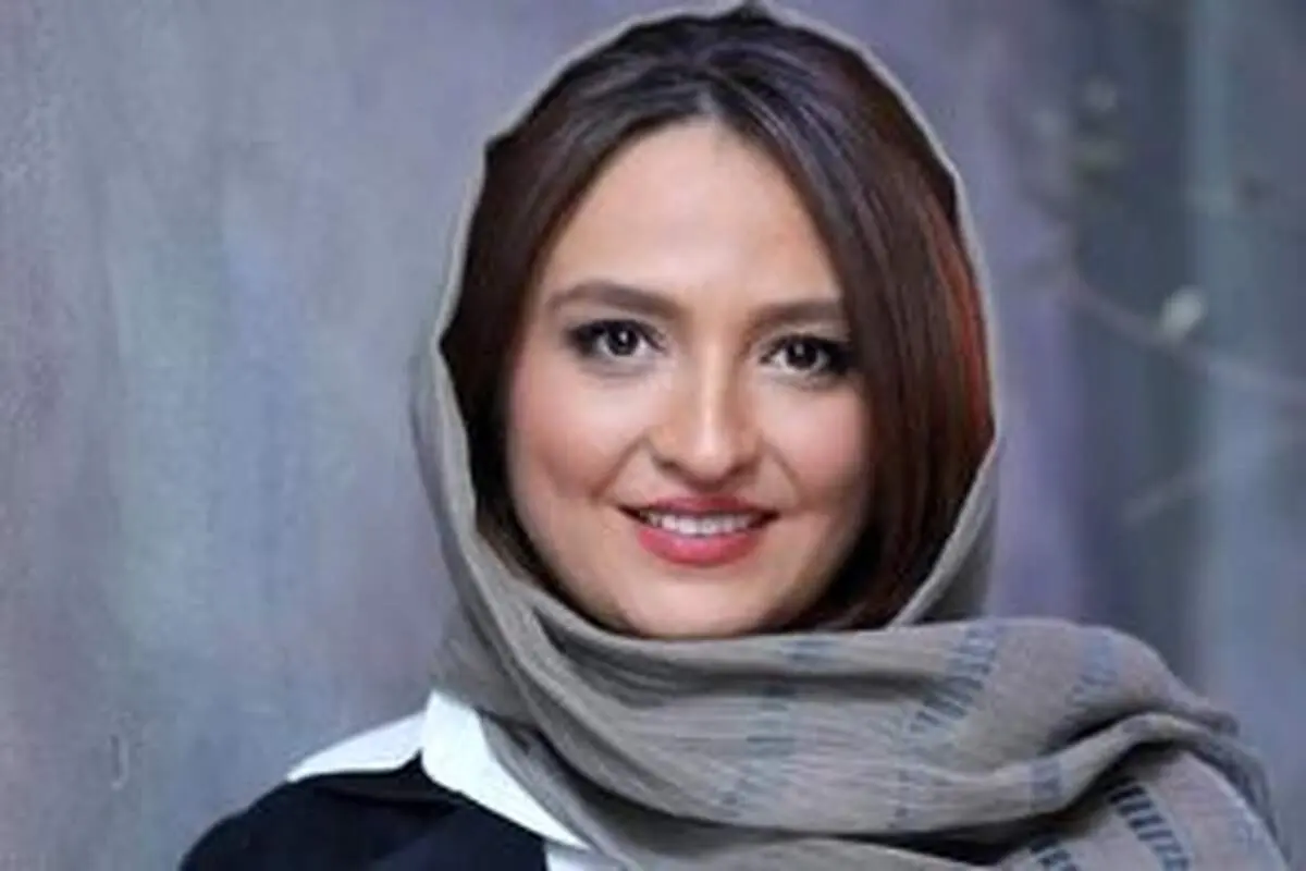 ظاهر جذاب گلاره عباسی در یک نشست کتابخوانی