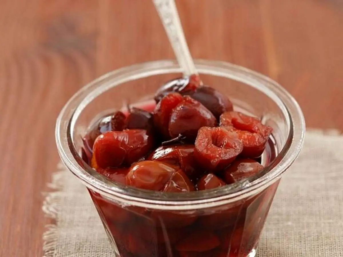 طرز تهیه ترشی آلو جنگلی با طعم بازاری