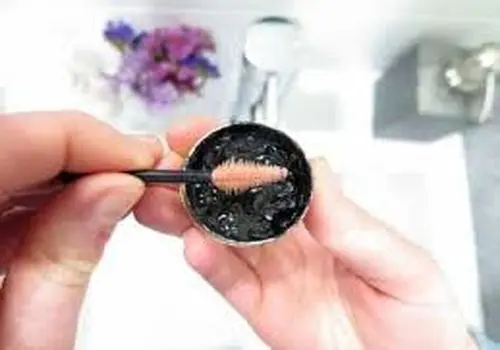  چرا رژ لب تلخ است ؟