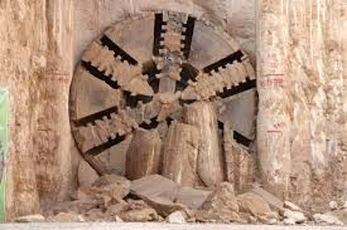 کشف تونل مرموز در دل یک خندق ماقبل تاریخی + عکس
