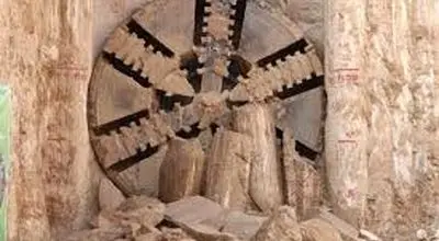 کشف تونل مرموز در دل یک خندق ماقبل تاریخی + عکس
