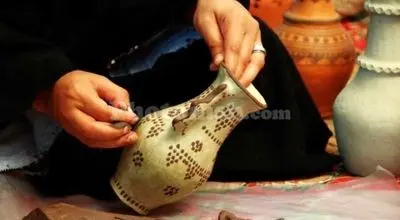 زنانی که تنها کارگاه سفالگری بدوی در جهان را سراپا نگه می‌دارند
