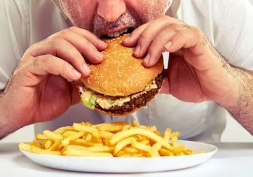 هنگام تب به این غذاها لب نزنید
