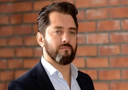 تیپ جذاب بهرام رادان در آیین سپاس تهیه کنندگان سینمای ایران