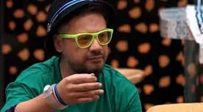 علی صادقی از پشت‌صحنه «متهم گریخت» می‌گوید؛ خاطراتی که هنوز مردم را می‌خنداند+فیلم