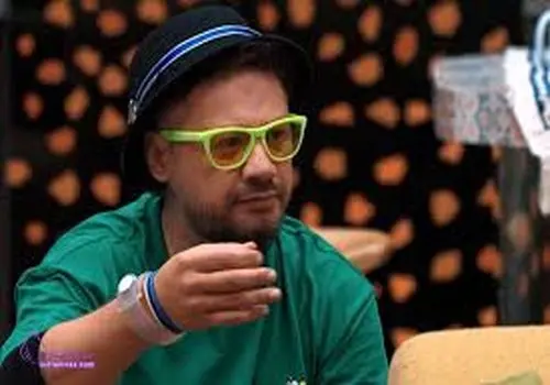 حضور صمیمی اشوان و خانواده‌اش در پشت‌صحنه «کلکسیونر»+فیلم