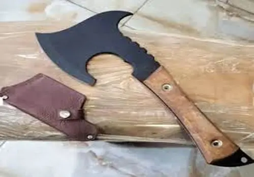 کشف جالب تبرهای آهنی ۲ هزار ساله + تصاویر