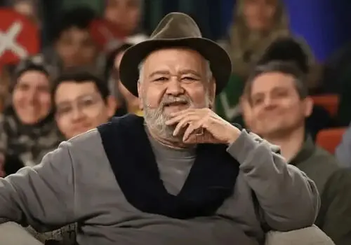 اولین عکس از سنگ مزار اکبر عبدی/نصب سنگ مزار اکبر عبدی در آستانه تولدش