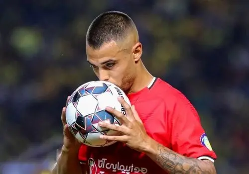 فیفا قرارداد آلوز با تراکتور را خط‌نگاری می‌کند