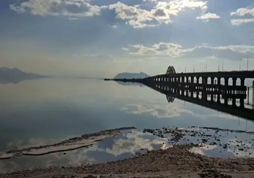 شادی و پایکوبی مردم از بازگشت زندگی به دریاچه ارومیه+ فیلم