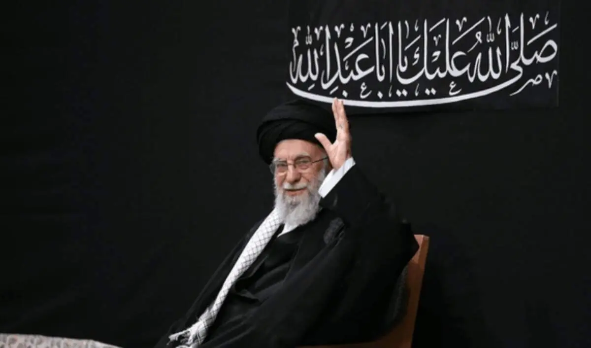دیوارنگاره خیابان‌جمهوری با موضوع بدرقه آقای شهید ایران
