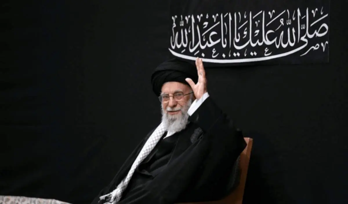 دیوارنگاره خیابان‌جمهوری با موضوع بدرقه آقای شهید ایران