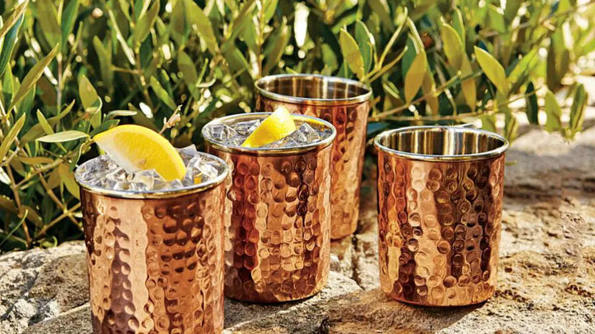 آب خوردن در لیوان مسی چه فوایدی دارد؟
