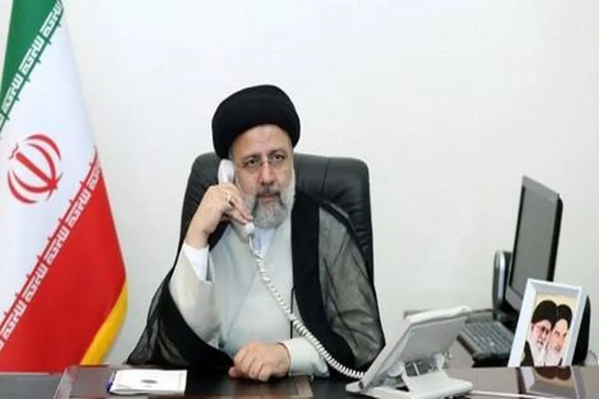 رئیسی در تماس تلفنی با رهبر انقلاب: دولت تمام توان خود را برای تحقق شعار سال به کار خواهد گرفت