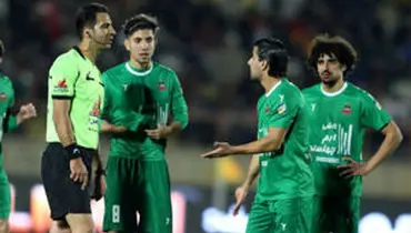 حمله به ماشین داور بازی شمس‌آذر - پرسپولیس + فیلم
