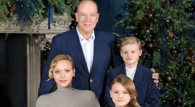 خانواده سلطنتی با فرش ایرانی لاجوردی به پیشواز کریسمس رفتند