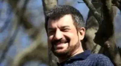 قاب بامزه محمود شهریاری در کنار نوه تازه‌متولدش