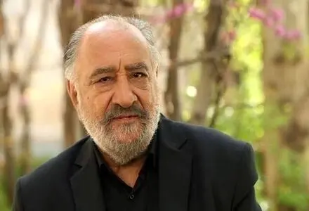 حضور داریوش ارجمند در روز چهلم رهبر شهید در حرم امام رضا(ع) + فیلم