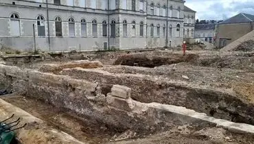 پیدا شدن قبرستان تاریخی و الواح نفرین در زیر یک بیمارستان+ عکس