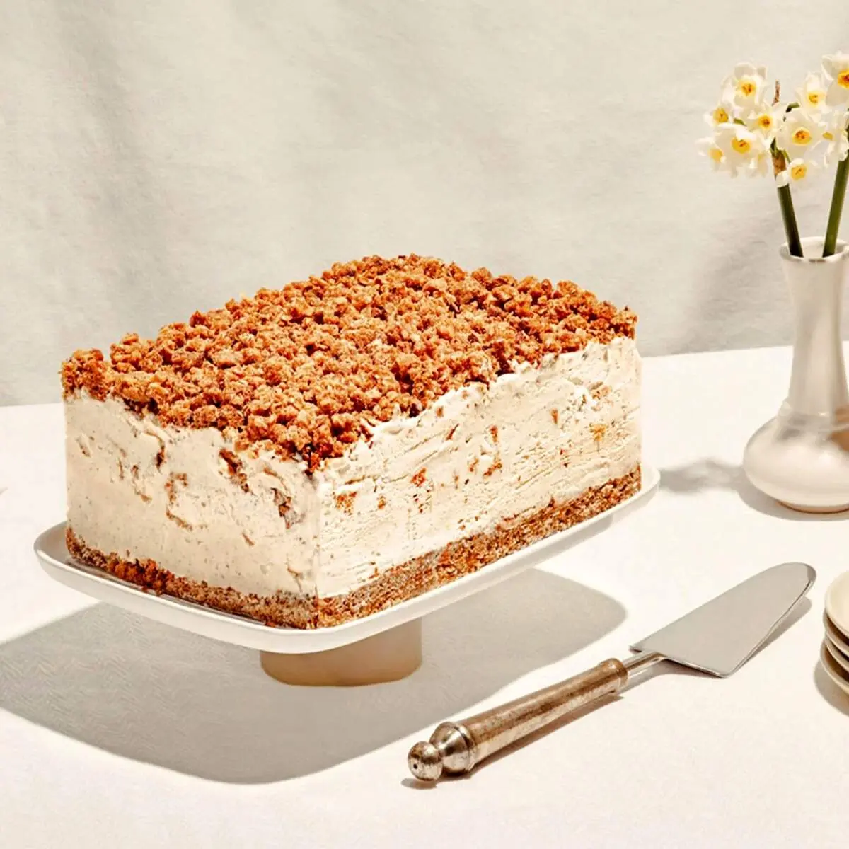 عصرونه امروز: کیک هویج و خرما؛ دسری متفاوت و خوش‌بافت با کرم دارچینی!