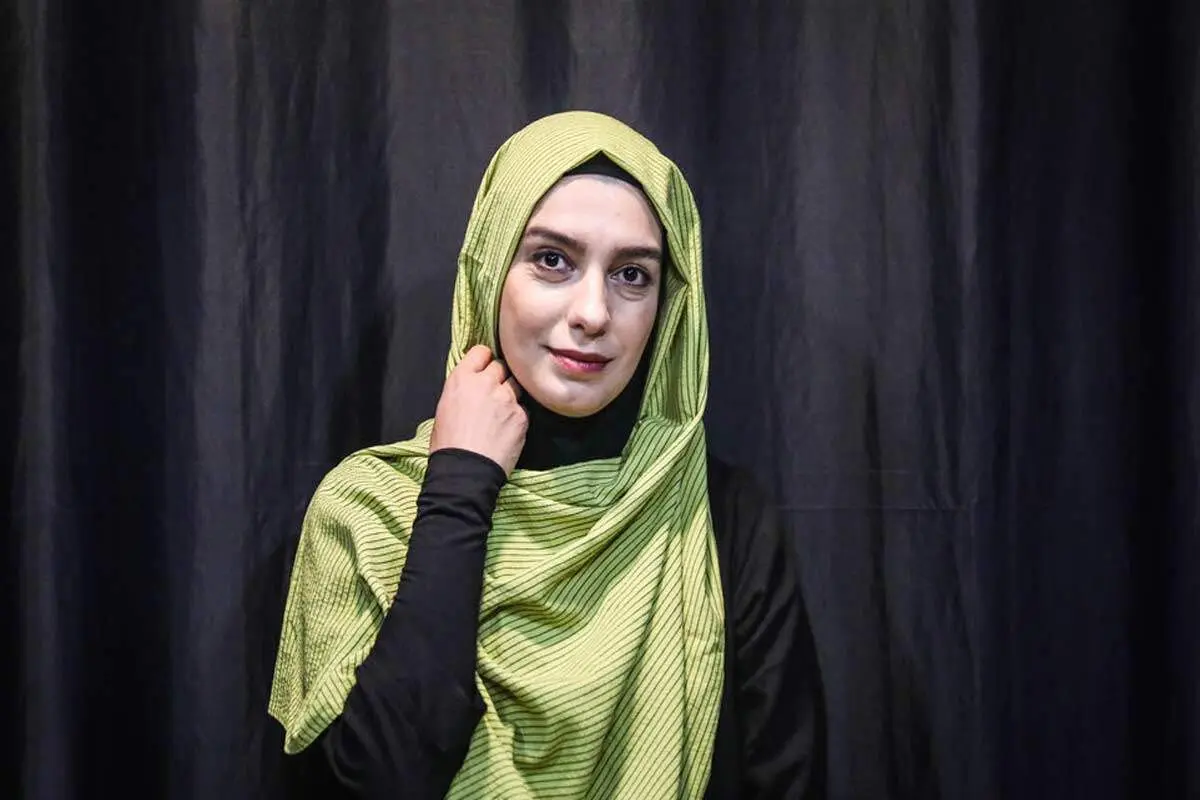 گریم دهه شصتی الیکا عبدالرزاقی در سریال برف بی‌صدا می‌بارد