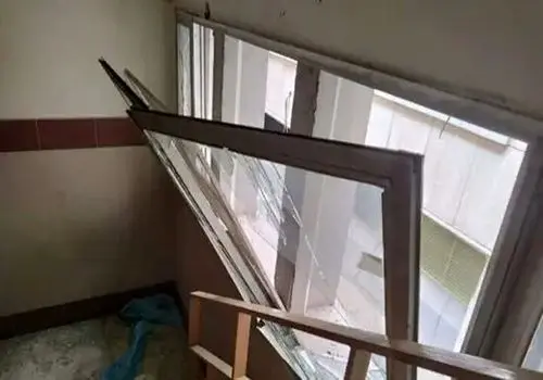 حمله گله‌ای سگ‌ها زن جوان را راهی بیمارستان کرد