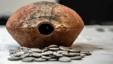 کشف سکه‌های ۲۳۰۰ ساله اسکندرنشان در بیابان‌های امارات + عکس