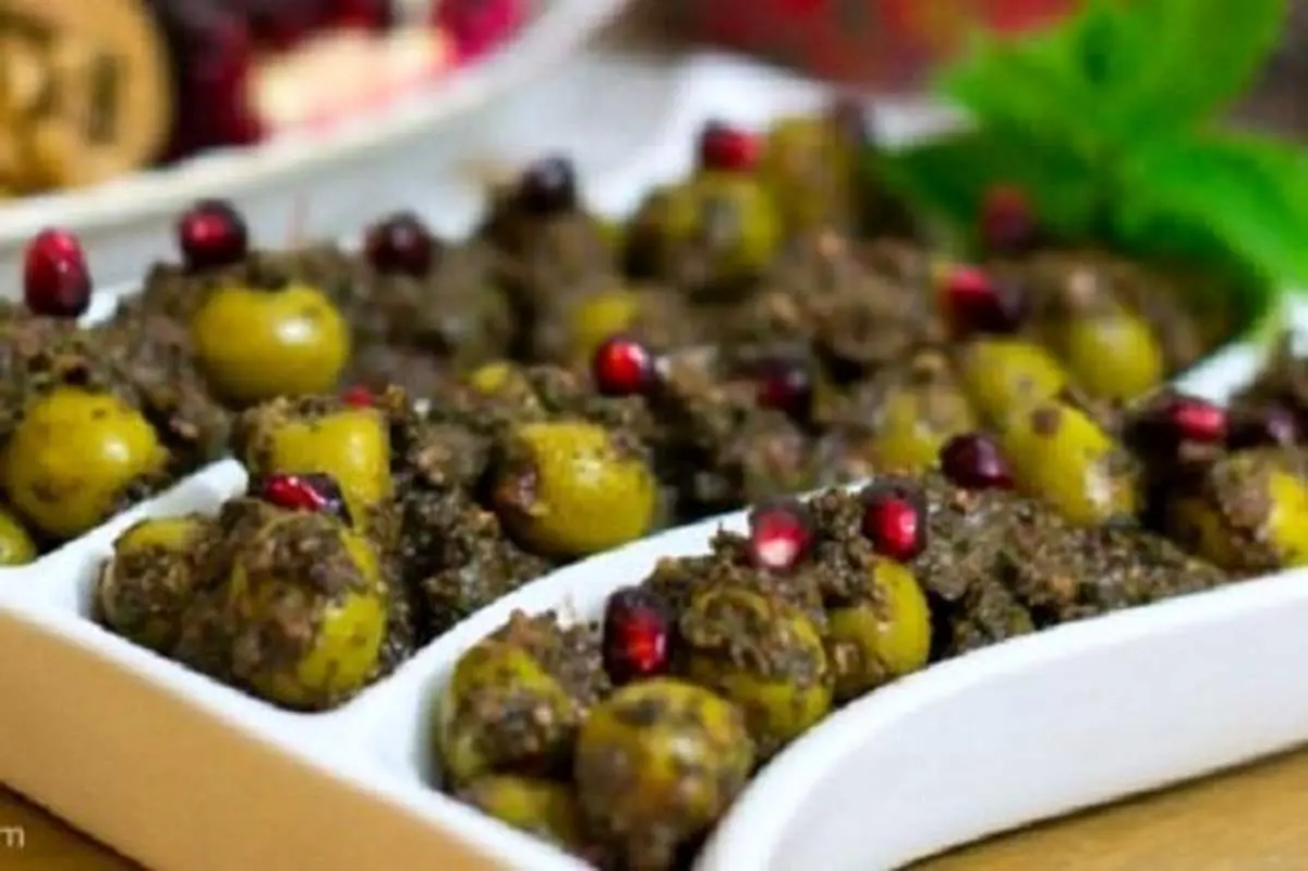 چرا زیتون پرورده باید در رژیم غذایی زنان باشد؟ بررسی ۸ خاصیت مهم
