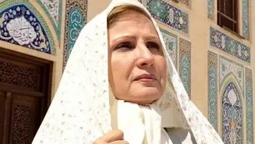 کودکی زهرا سعیدی, بازیگر نقش مادر ستایش با لباس فرم مدرسه
