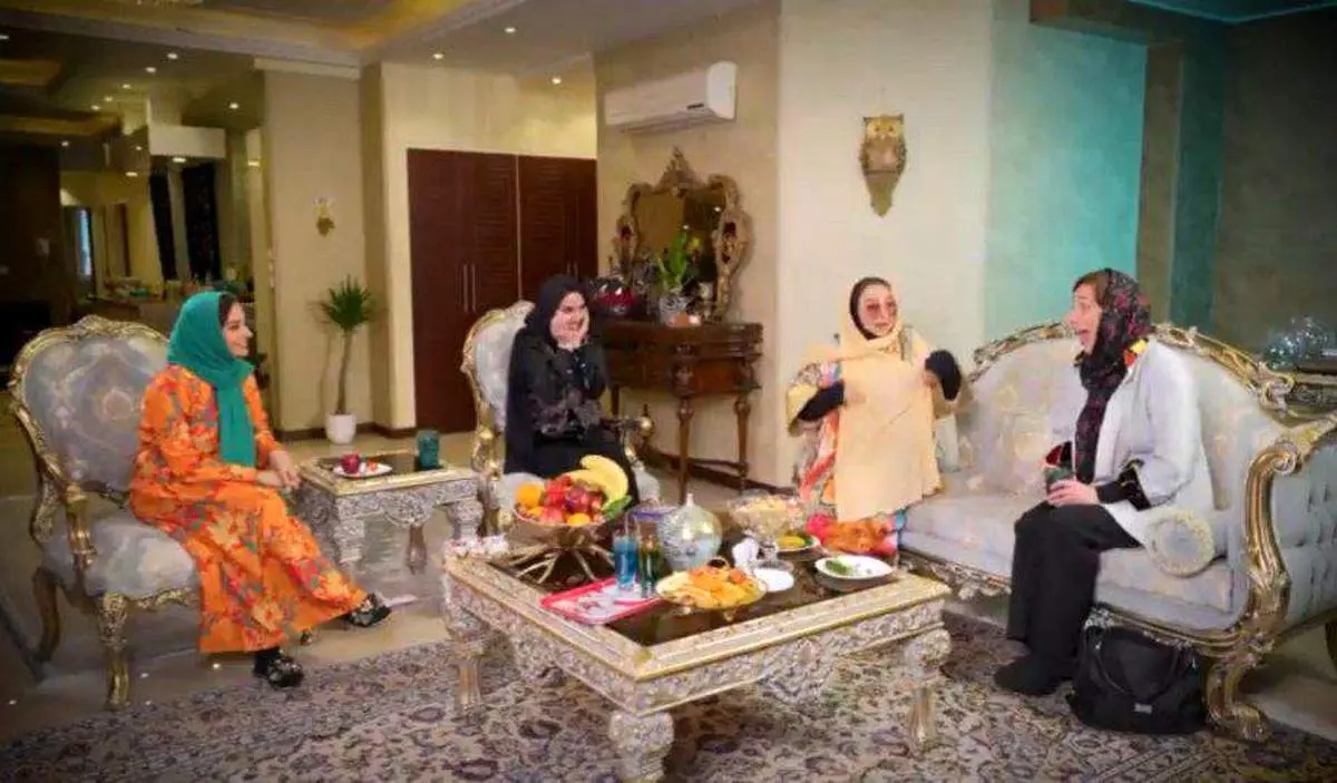 خانم نفیسه روشن کمی درباره دکور خانهات تجدیدنظر کن!