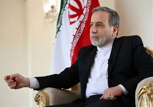 سید عباس عراقچی: تنگه هرمز بسته نشده است

