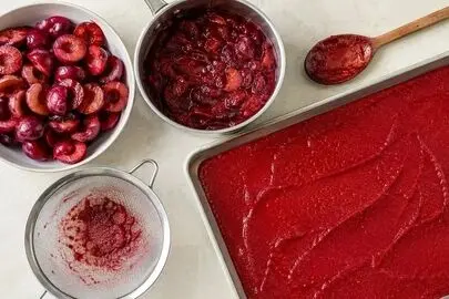 آموزش تهیه لواشک آلو در خانه؛ خوش‌طعم و بدون کپک