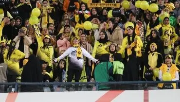 پیش بینی هواداران خانم از نتیجه بازی سپاهان - الهلال+ فیلم