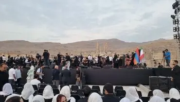 اجرای ارکستر ارمنستان و کر شیراز در قلب تخت جمشید تا دقایقی دیگر+ فیلم