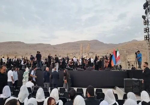 یادگارنویسی تازه در تخت جمشید+ عکس