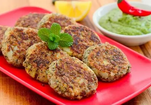 طرز تهیه کوکو مرغ کردی؛ شام خوشمزه و مقوی