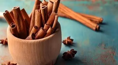 آب دارچین چگونه به کاهش وزن کمک می‌کند؟ طرز تهیه و نکات مصرف