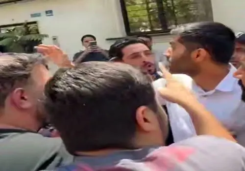 شورش هواداران پرسپولیس مقابل باشگاه؛ بنری که همه را شوکه کرد + فیلم