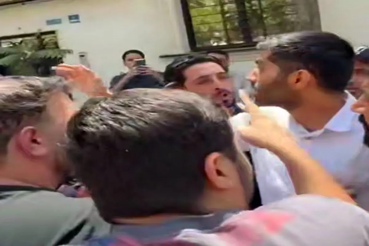 شورش هواداران پرسپولیس مقابل باشگاه؛ بنری که همه را شوکه کرد + فیلم