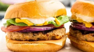 شام امشب با من: برگر مرغ؛ راه حلی سریع و خوشمزه برای فست‌فود دوستان!