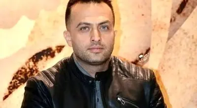 مصطفی زمانی تاج گل‌های مزار همایون ارشادی را پرپر کرد/ویدیو 