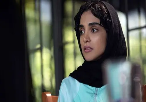سلفی جنجالی الهه حصاری با هودی سفید و جذابش در اتاق خواب